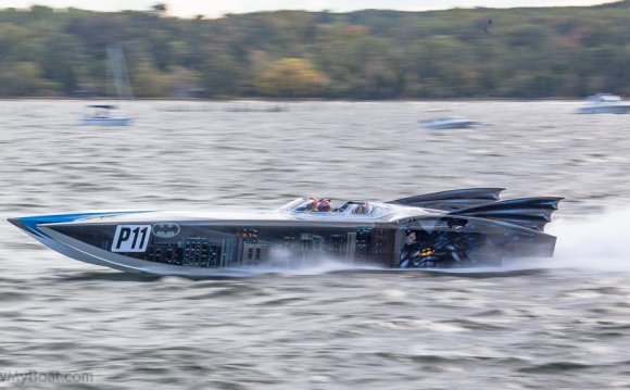 Bat Boat racing at the