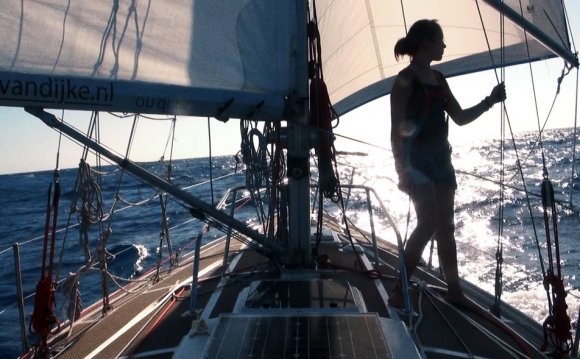 Teenager Sails around the world